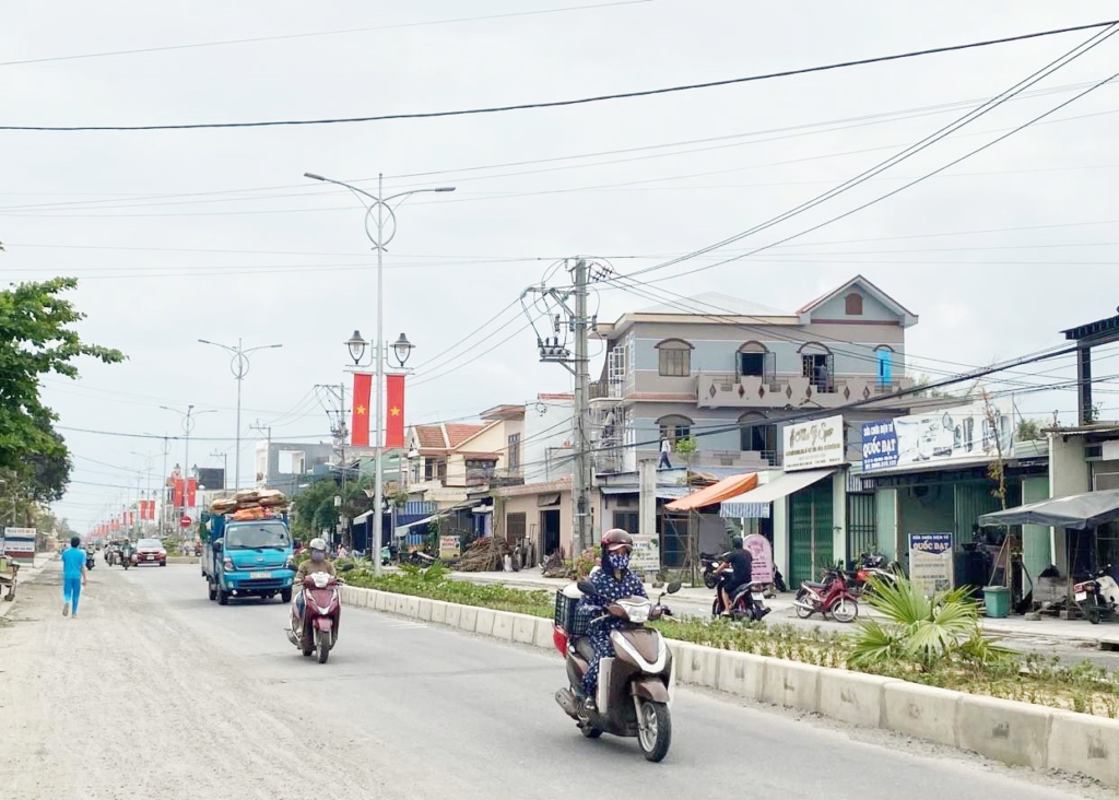 Trục đường chính qua xã Điện Minh đang được thi công mở rộng